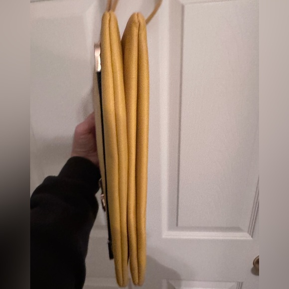 ISABELLE PETA APPROVED VEGAN LEATHER crossbody - Picture 11 of 13